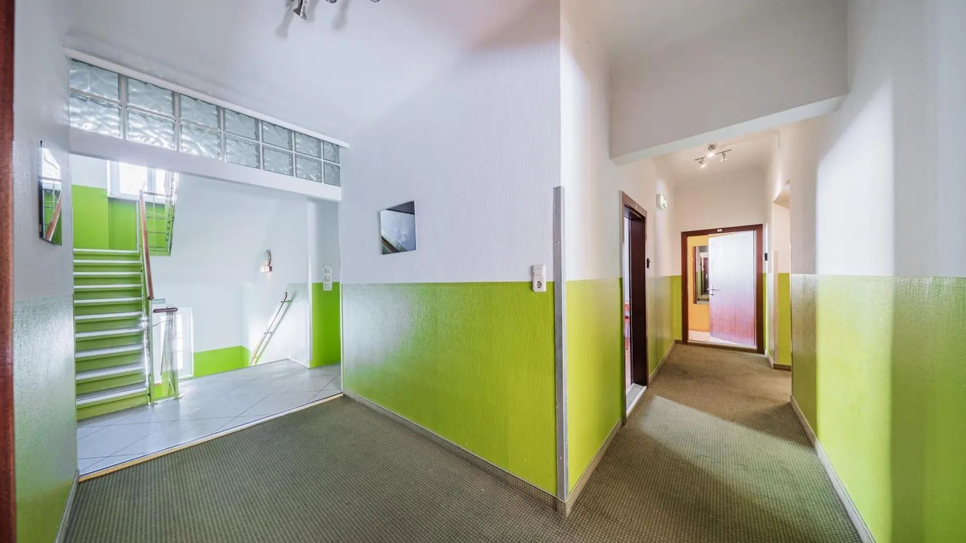 Vienna West Rooms Hostel